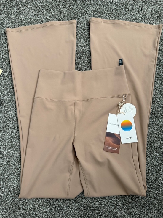 Vuori Pants - NWT Vuori All the Feels Studio Flare Active Leggings